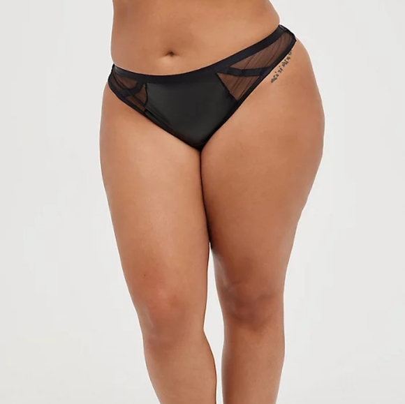 SOLD NWT Full Set Torrid Black Fishnet Bralette & Thong Panty Set 1X - Picture 2 of 9